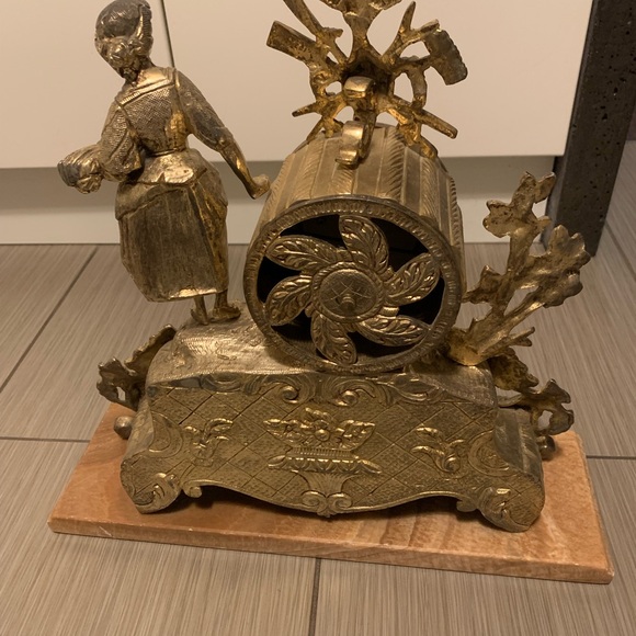 antique-19-th-century-gilt-mantle-clock - Picture 5 of 8